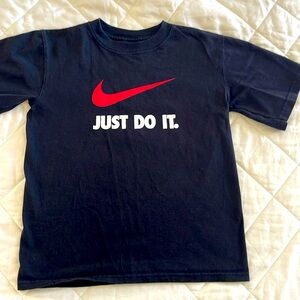 Boys size 7 Nike tee